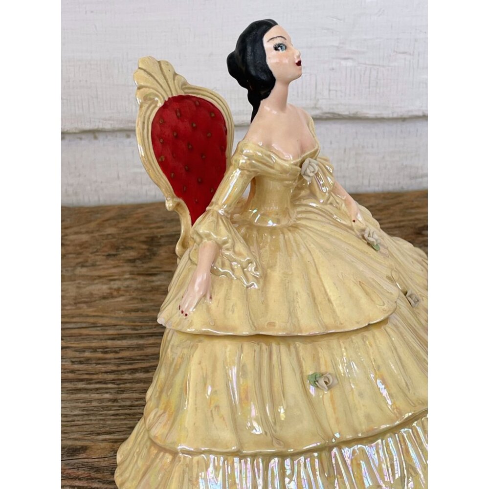 Vintage 1960s Ceramic Glam Lady Trinket Box On a Chair - Picture 15 of 16
